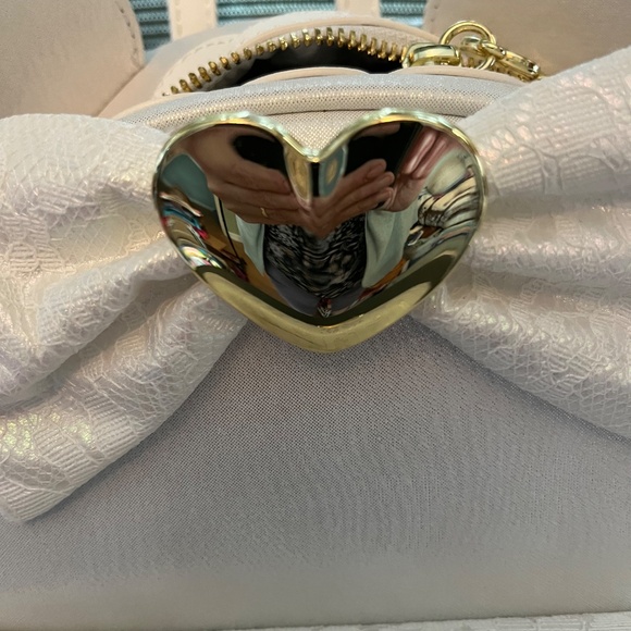 White lace loungefly backpack - Picture 2 of 4